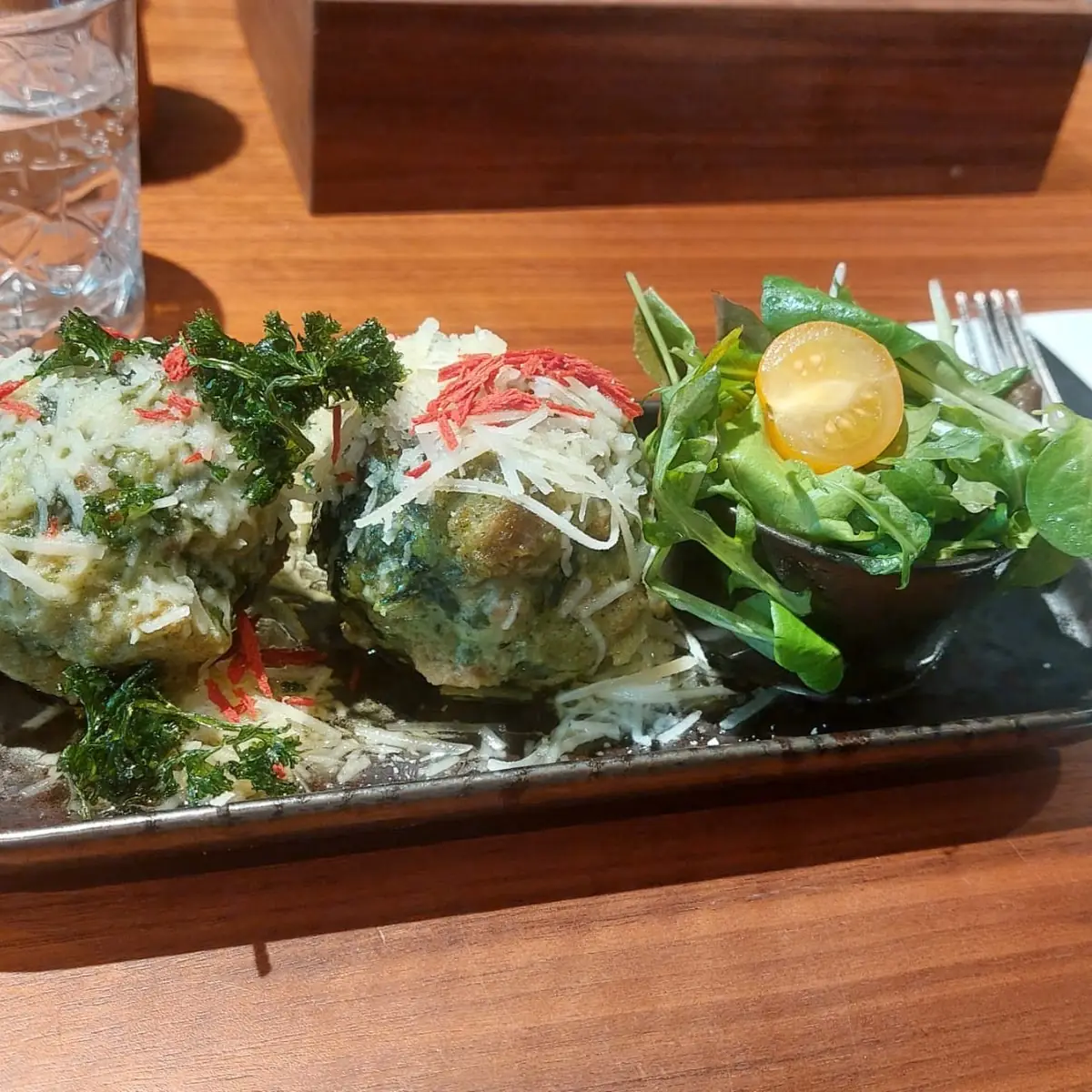 Flaumige Spinatknödel