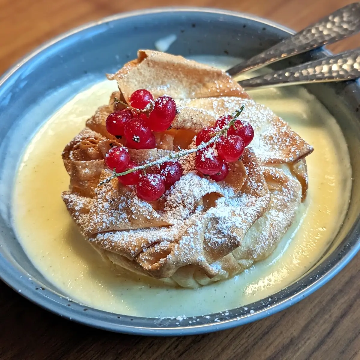 Lauwarmer Milchrahmstrudel