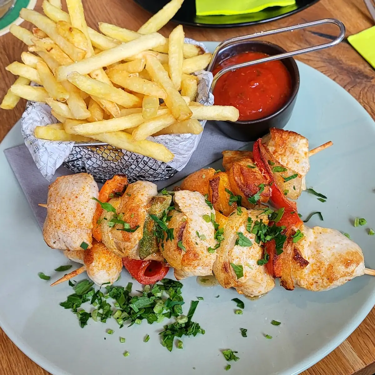Putenspieß Mit Pommes