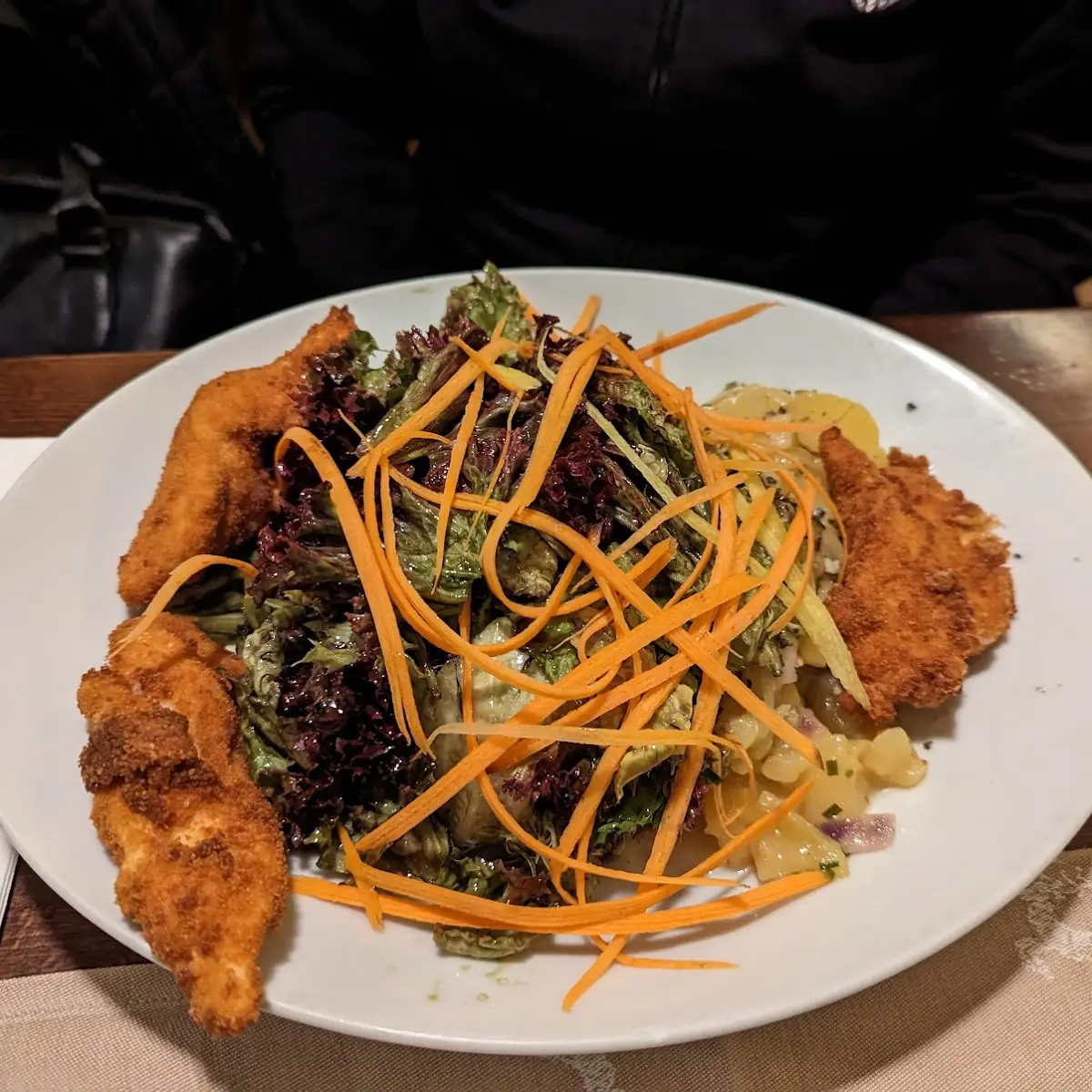 Backhenderl Salat
