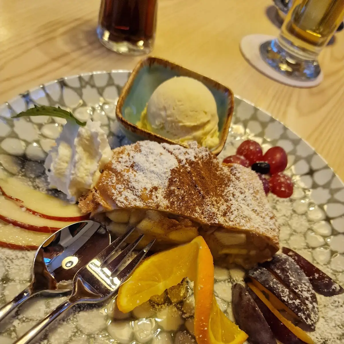 Apfel-strudel