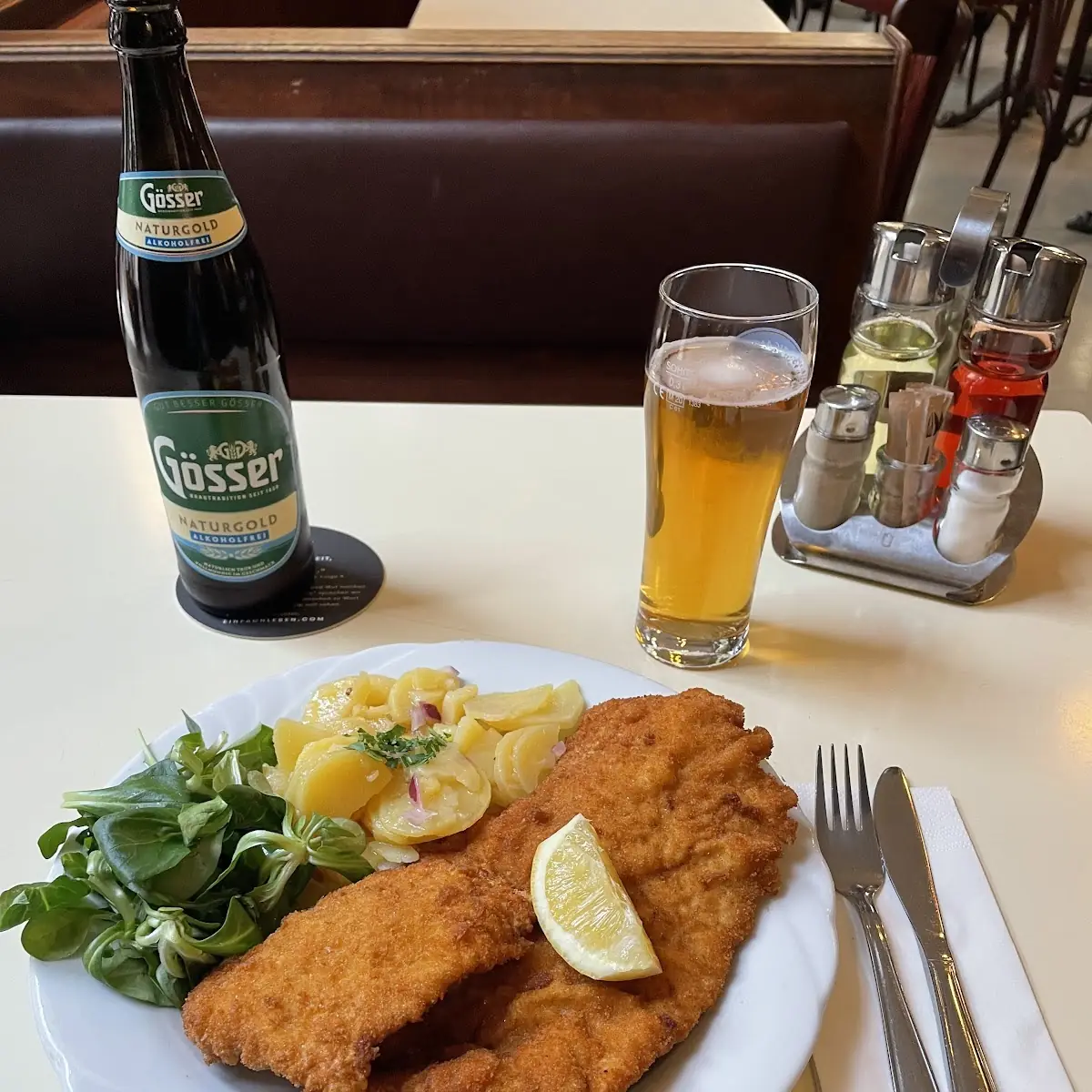 Wiener Schnitzel Vom Schwein Mit Erdäpfel-vogerlsalat