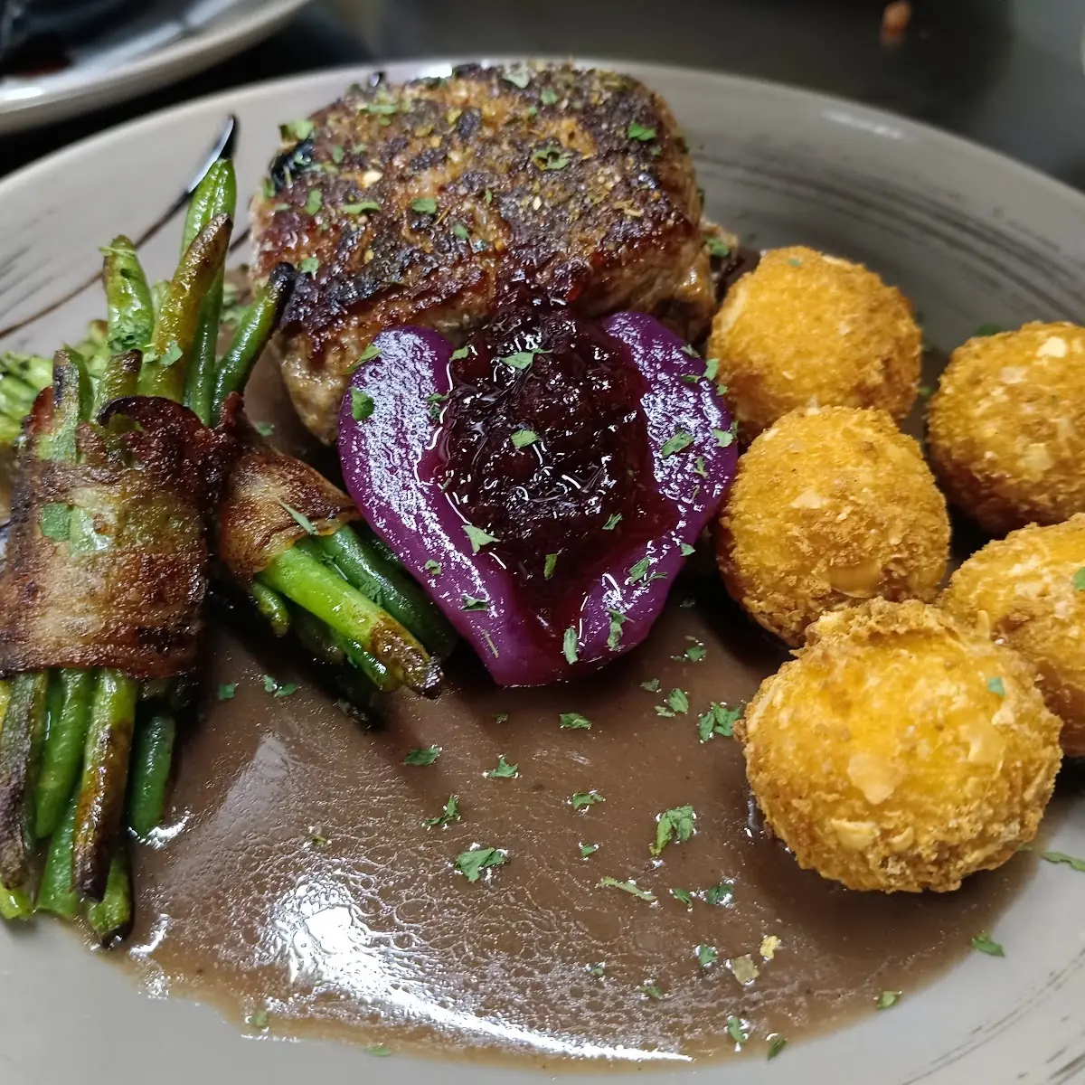 Wildschweinrückensteak