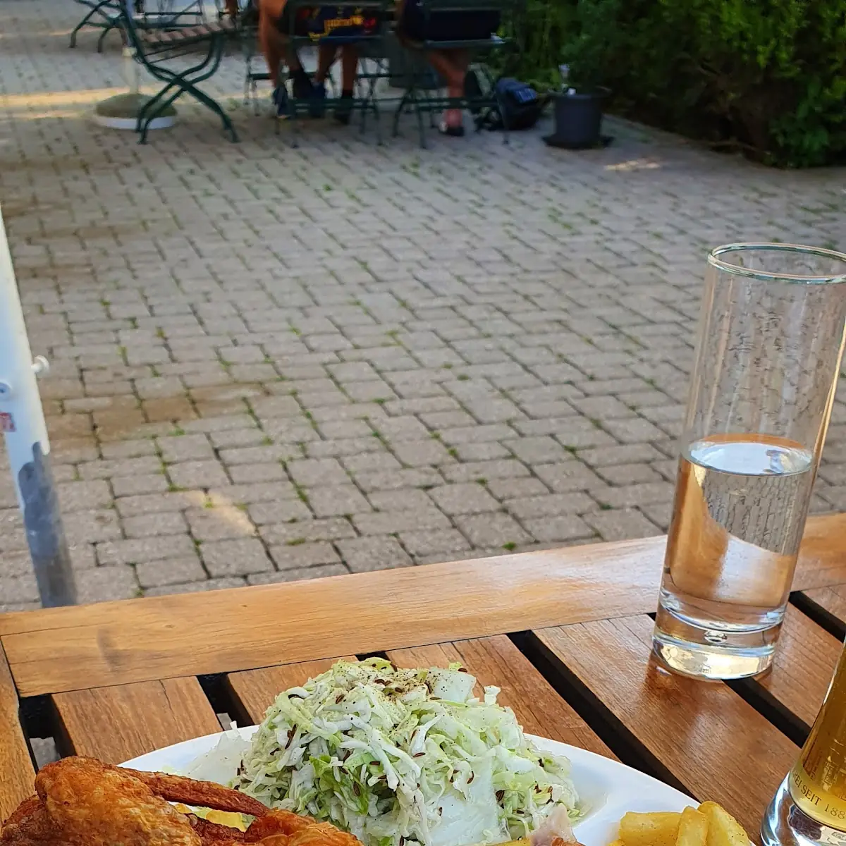 Hendl Mit Pommes Und Salat