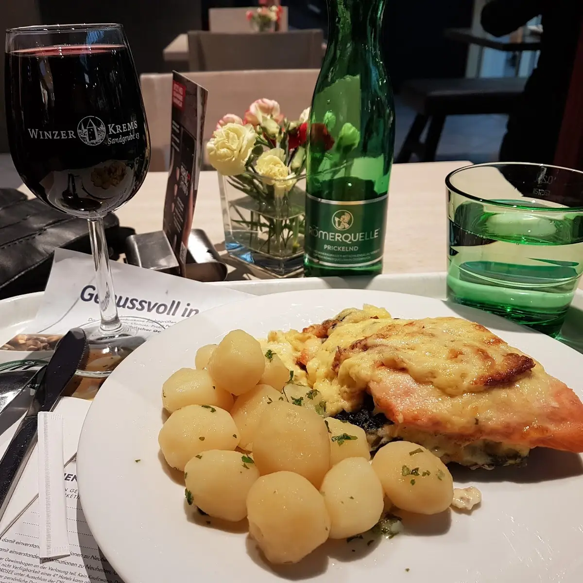 Salmão Grelhado Com Babatas Soute