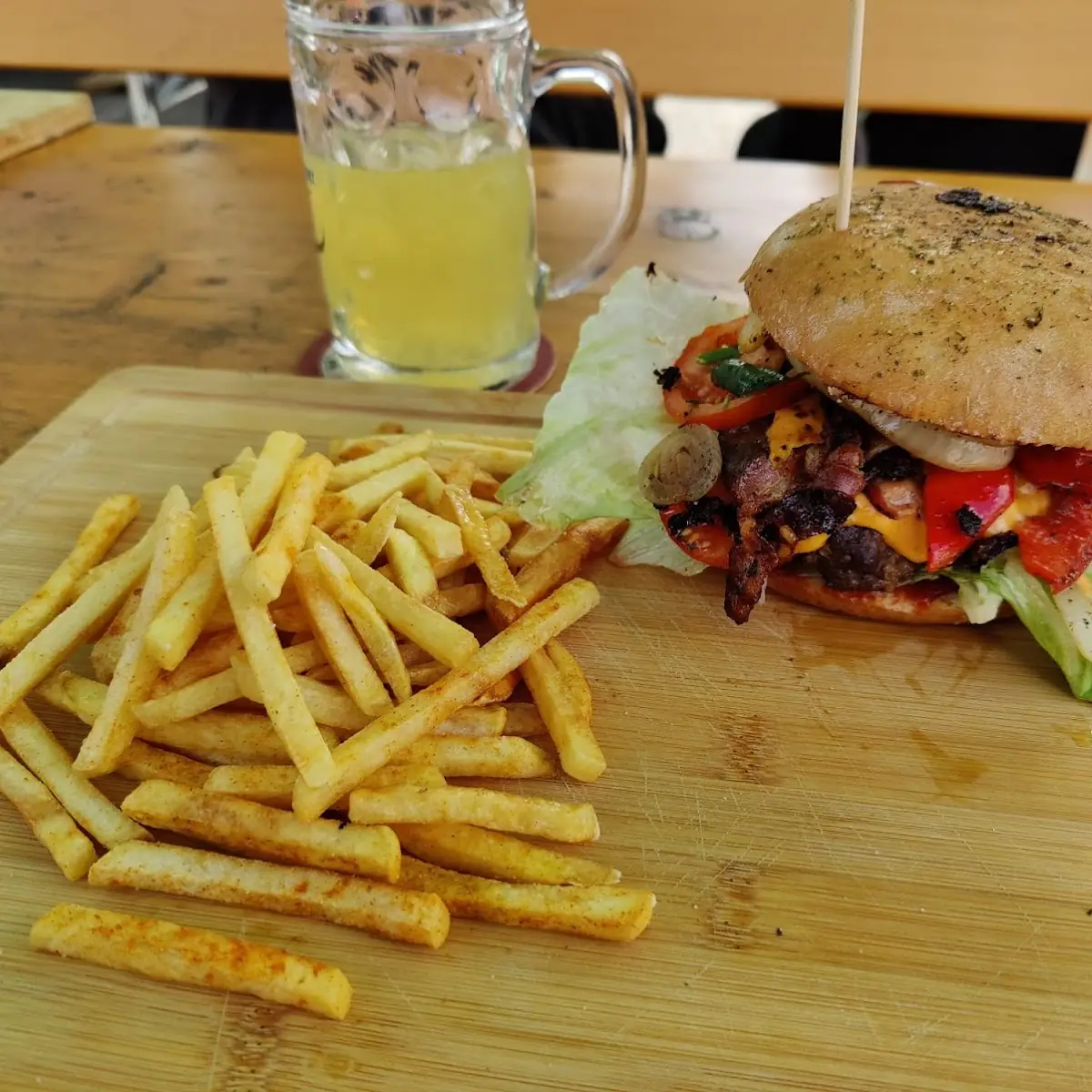 Burger Mit Pommes Frites