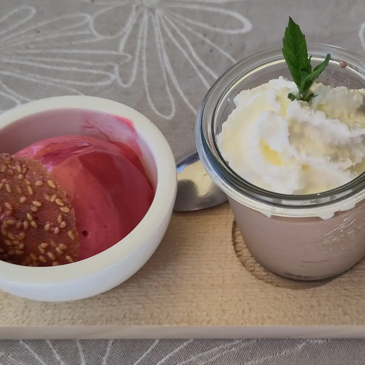Schokoladenmousse Beereneis Gebrannte Creme