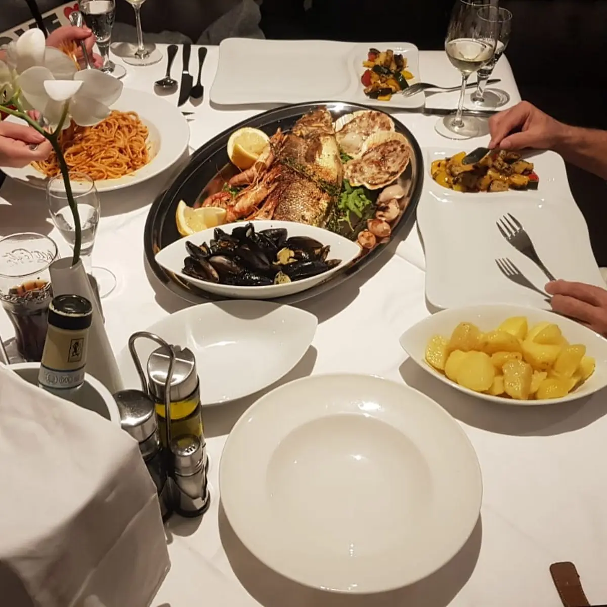 Fischplatte Mit Branzino