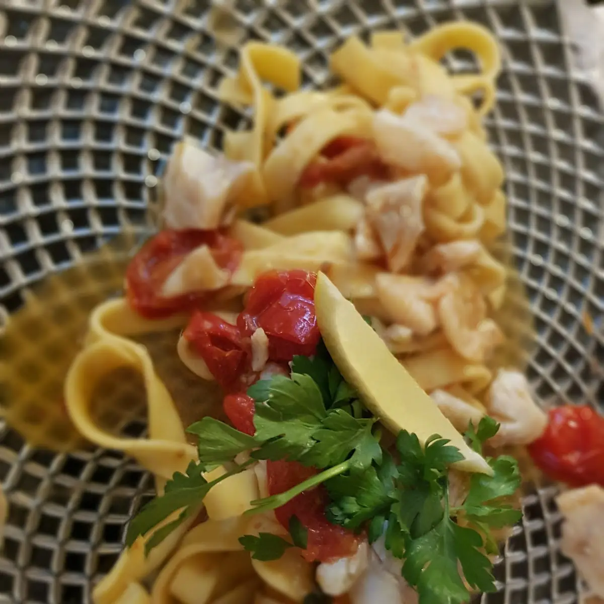 Tagliatelle Al Limone Con Branzino E Pomodorini