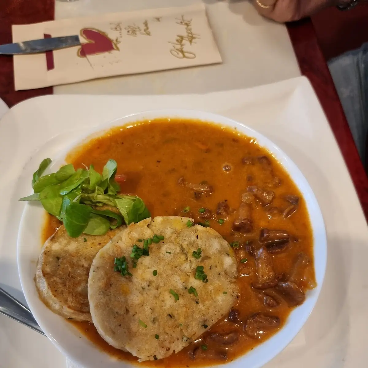 Eierschwammerlgulasch