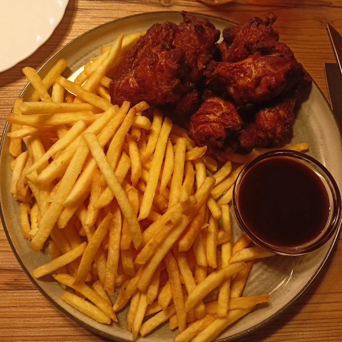 Chicken Wings Kentucky Style Mit Pommes Frites