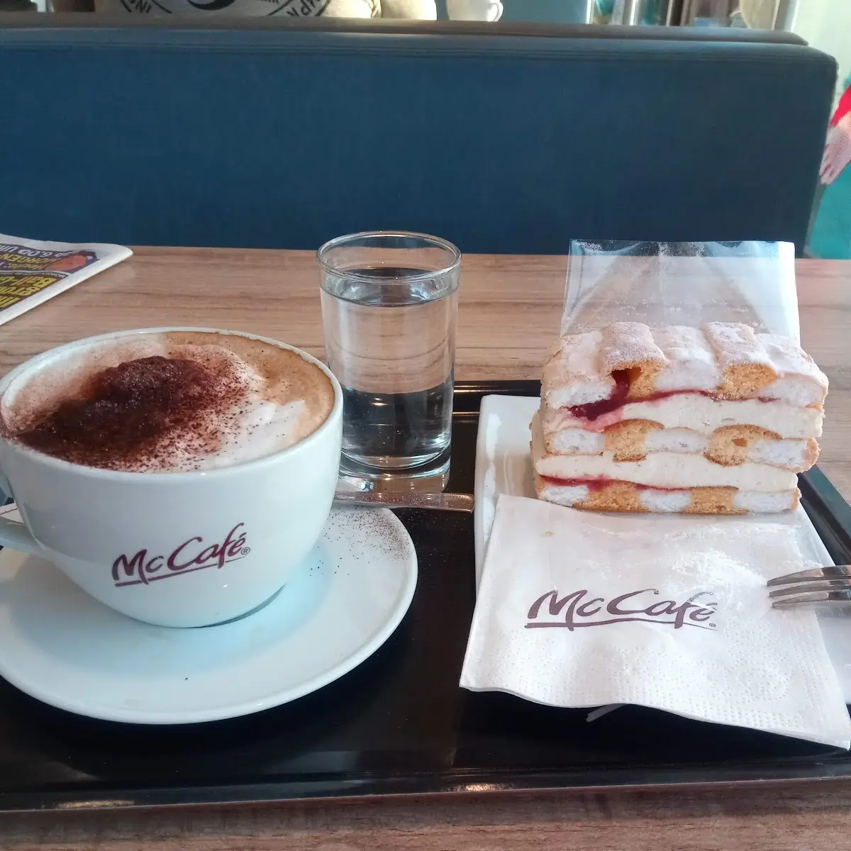 Kardinalschnitte Mit Cappuccino