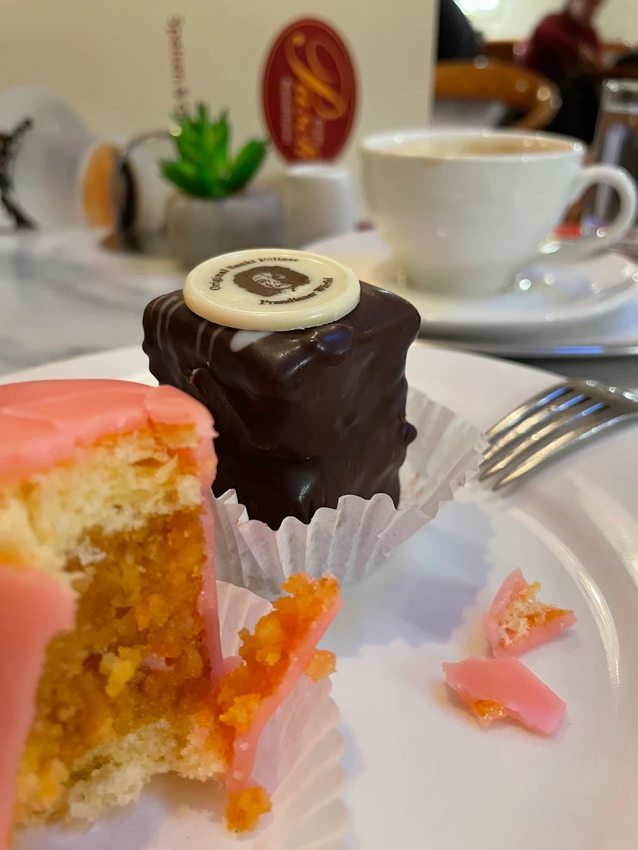 Punschkrapferl Und Prandtauerwürfel