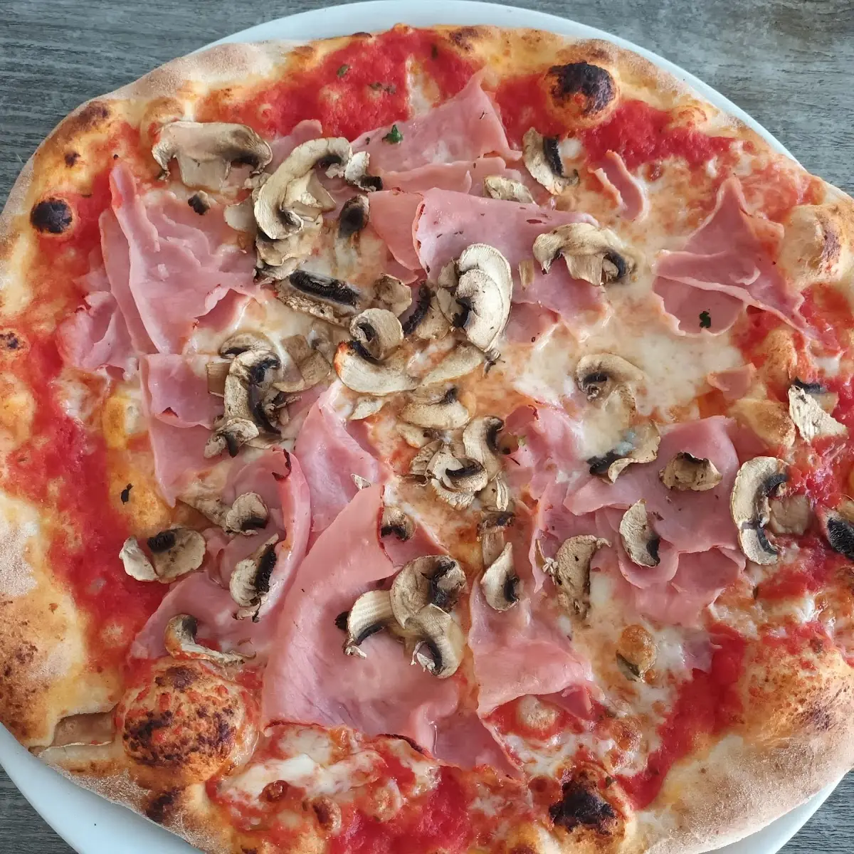 Pizza Ducati Schniken Pilze