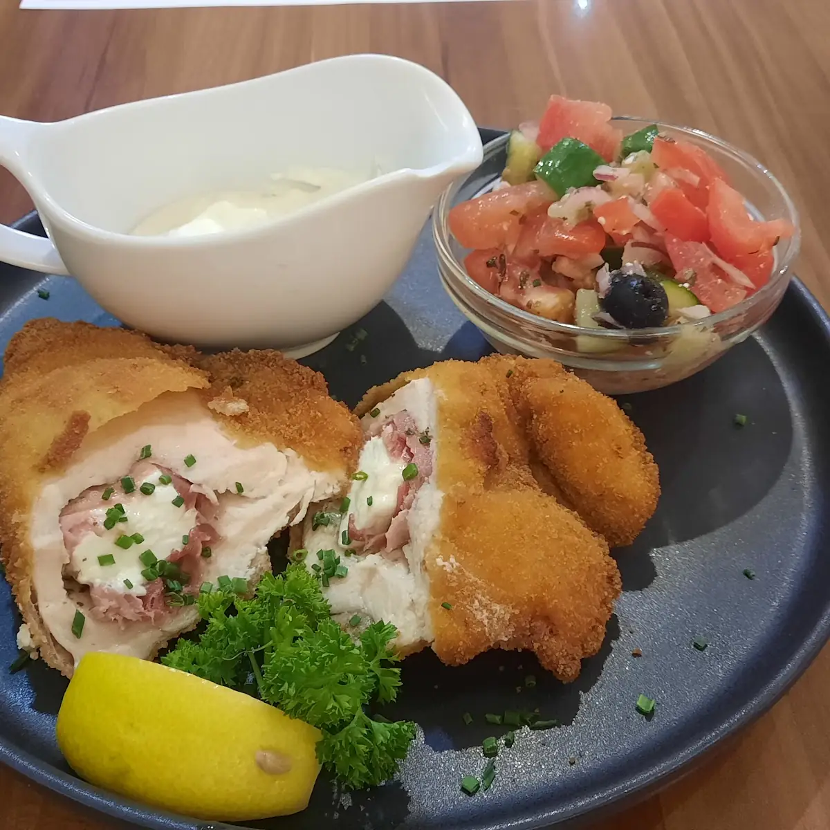 Goldbraun Gebackenes Cordon Bleu