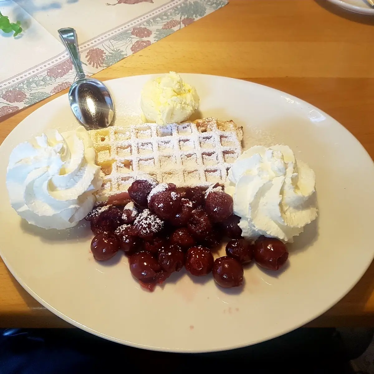 Waffeln Kirschen Vanilleeis