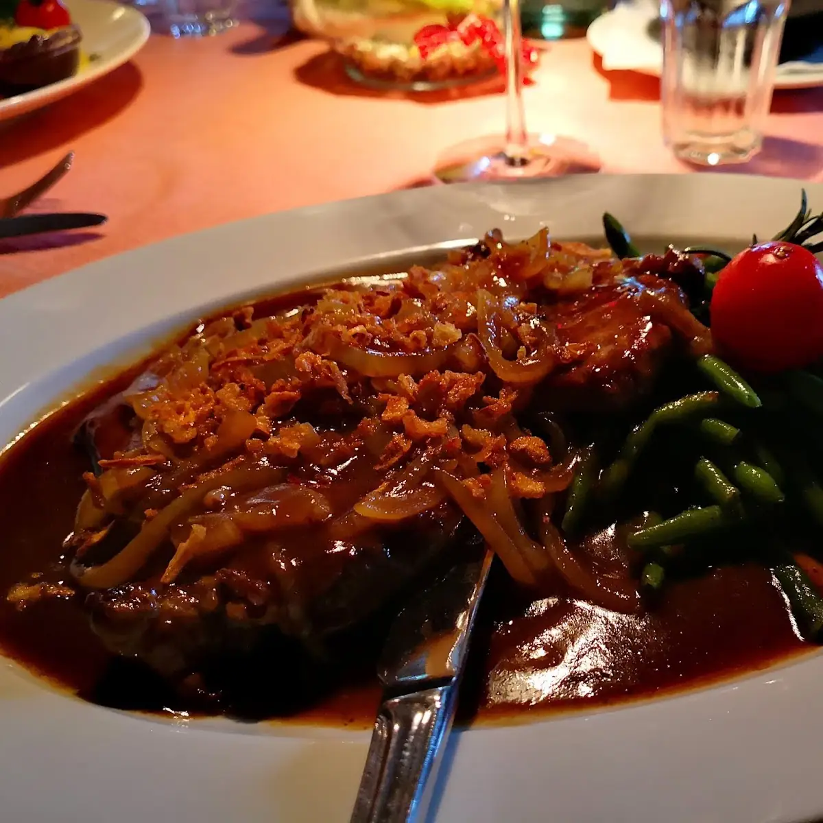 Gedünsteter Tiroler Zwiebelrostbraten
