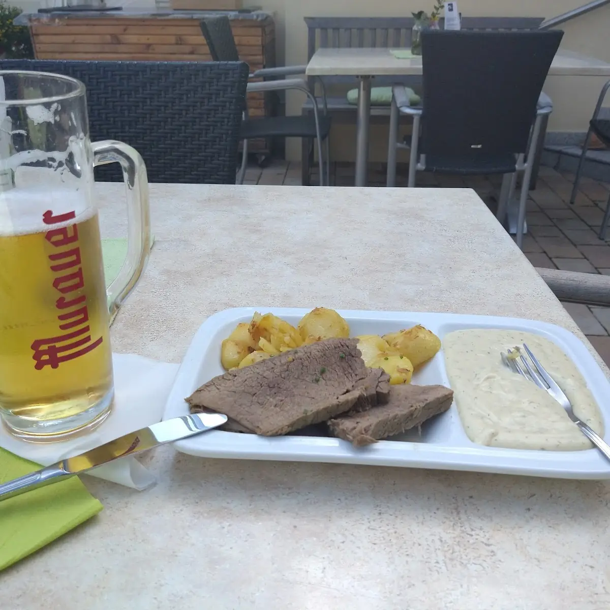 Mittagsmenü Gekochtes Rindfleisch