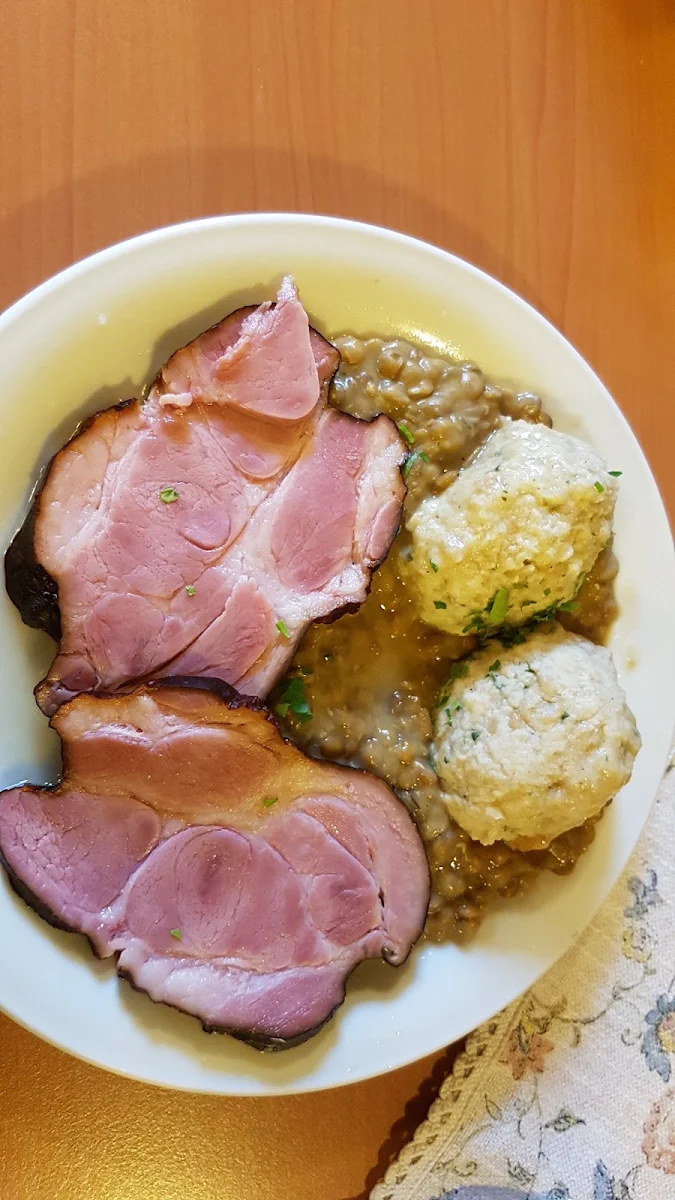 Geselchtes Mit Linsen Und Knödel