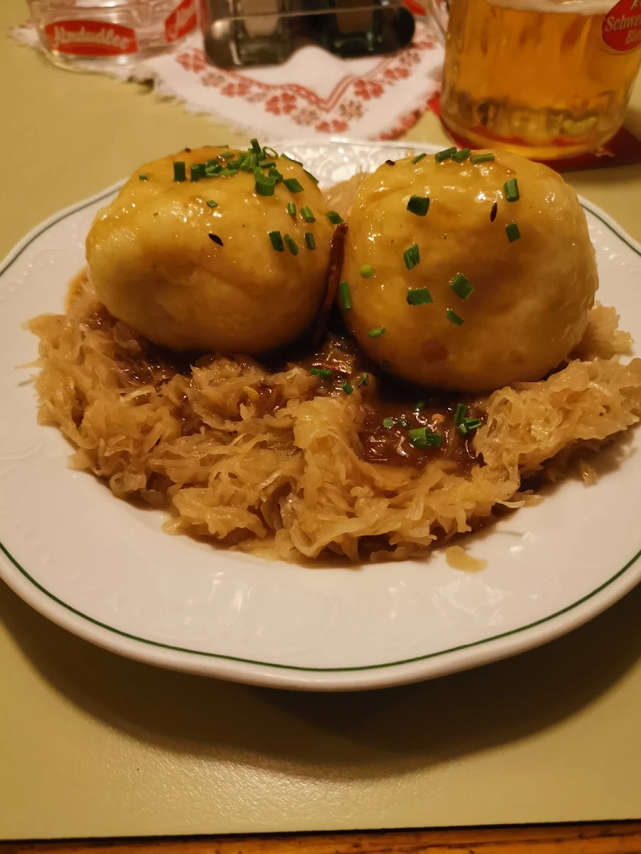 Grammelknödel Mit Sauerkraut