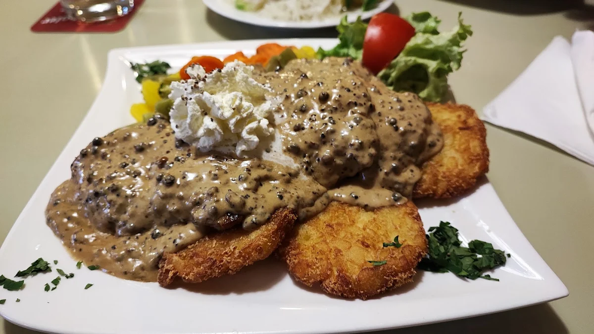 Schweinsmaidalion Mit Pfeffersauce