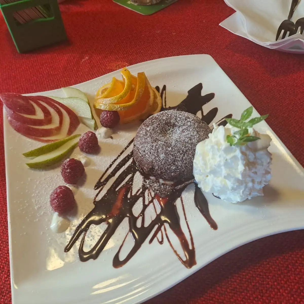 Schokoküchlein Mit Flüssigem Kern Und Fruchtspiegel
