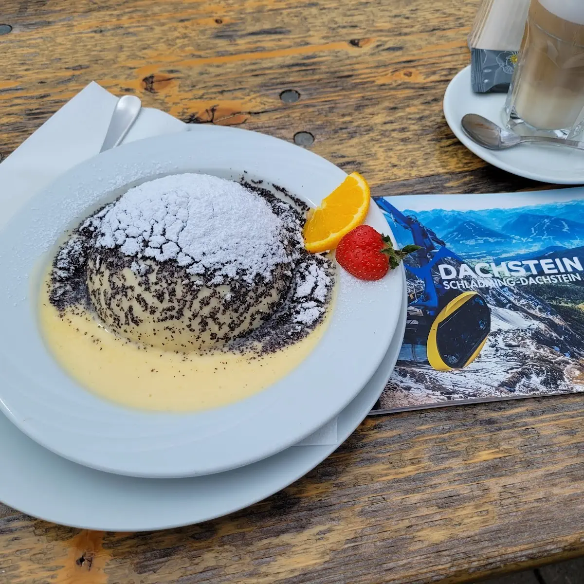 Germknödel Mit Heidelbeerfüllung Und Vanillesoße