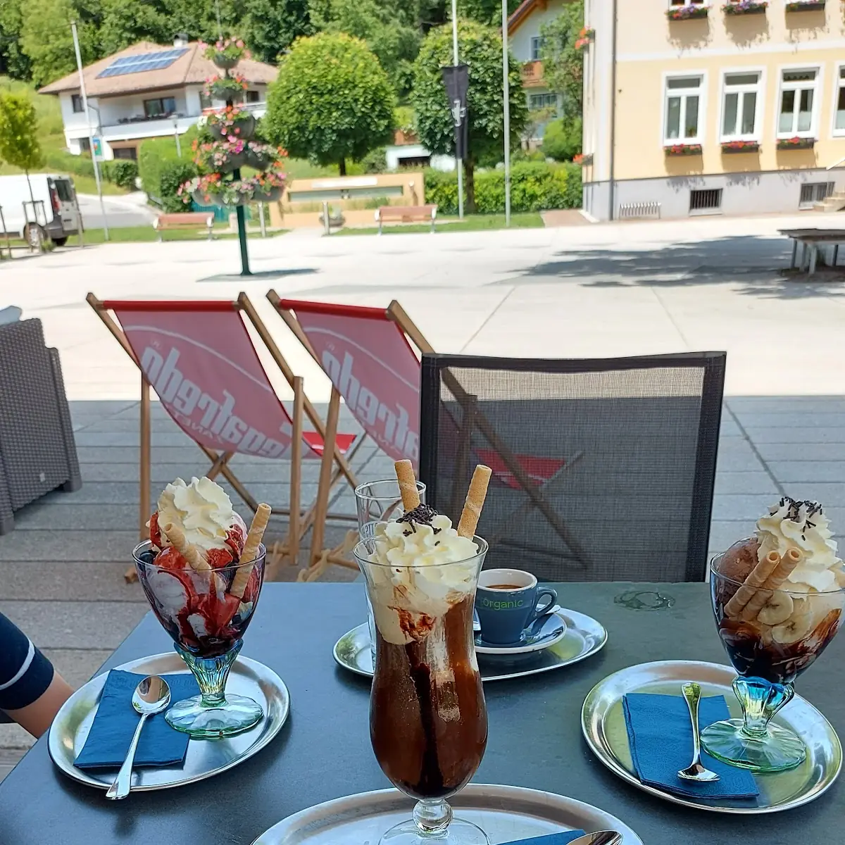 Eiscafe Beerenbecher Bananenbecher