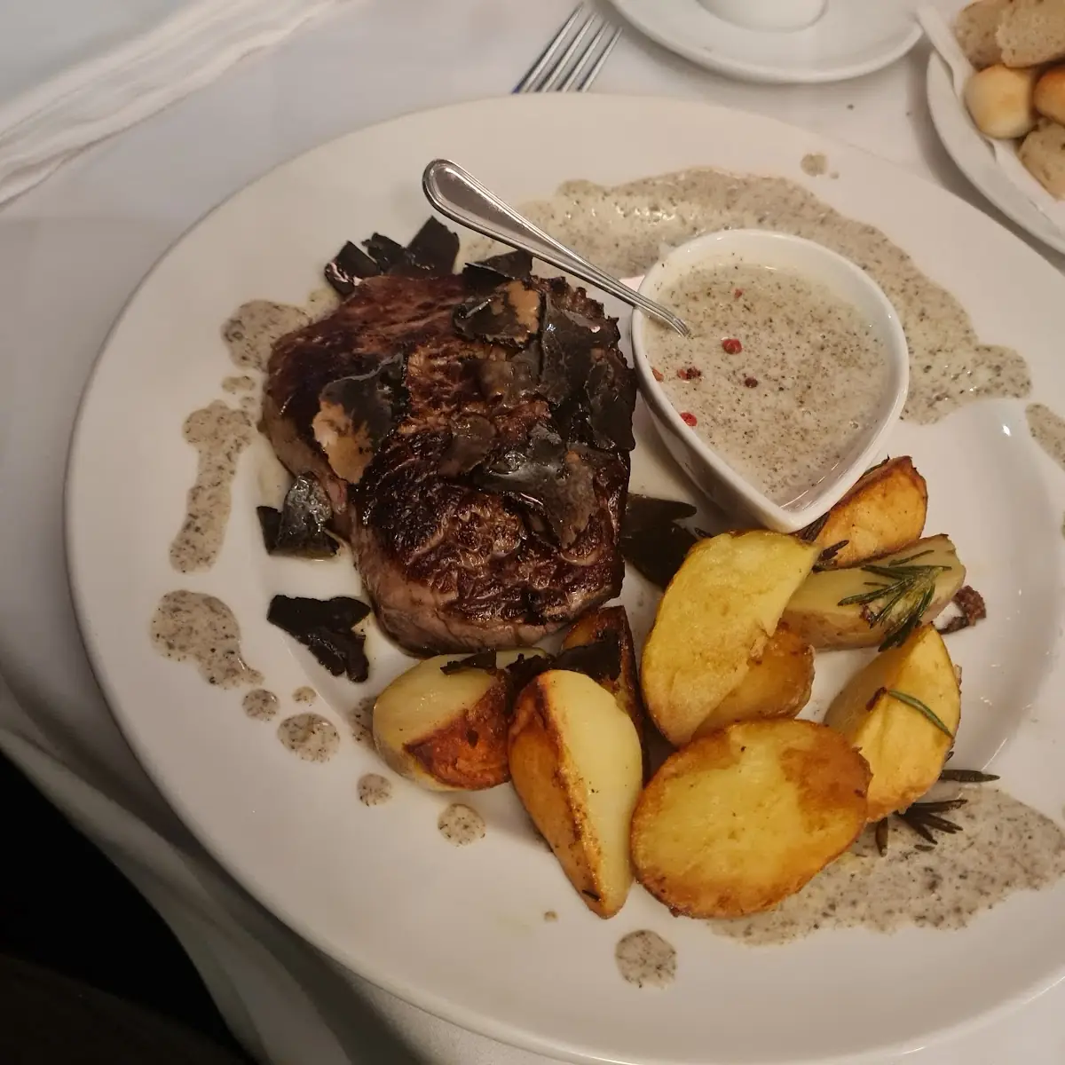 Filetto Di Manzo Alla Griglia - Con Salsa Di Gorgonzola