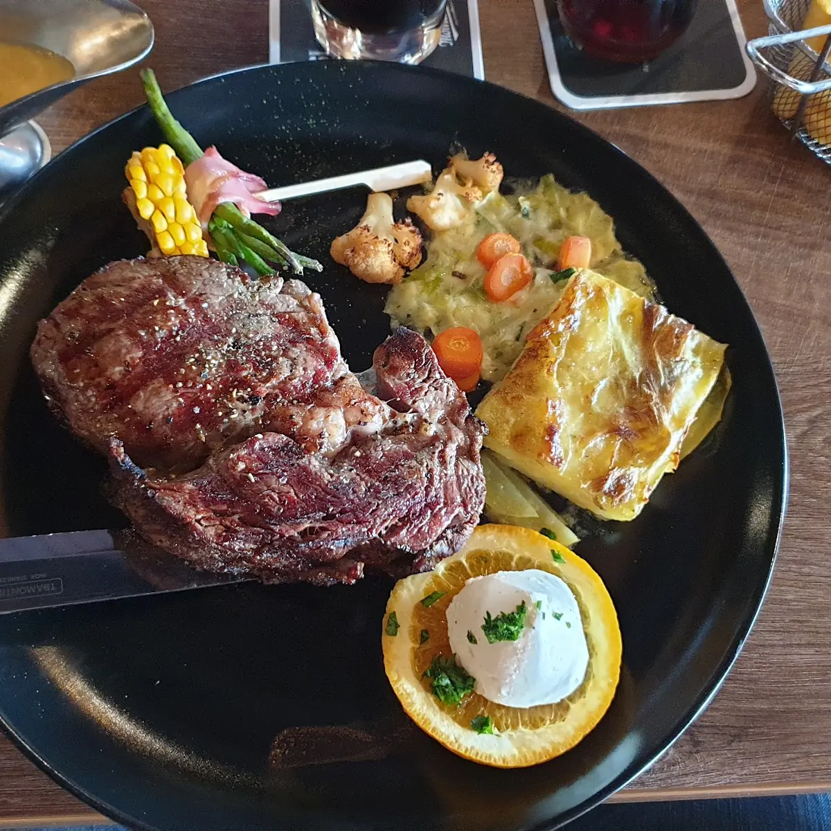 Entrecote Mit Gratin Und Gemüse