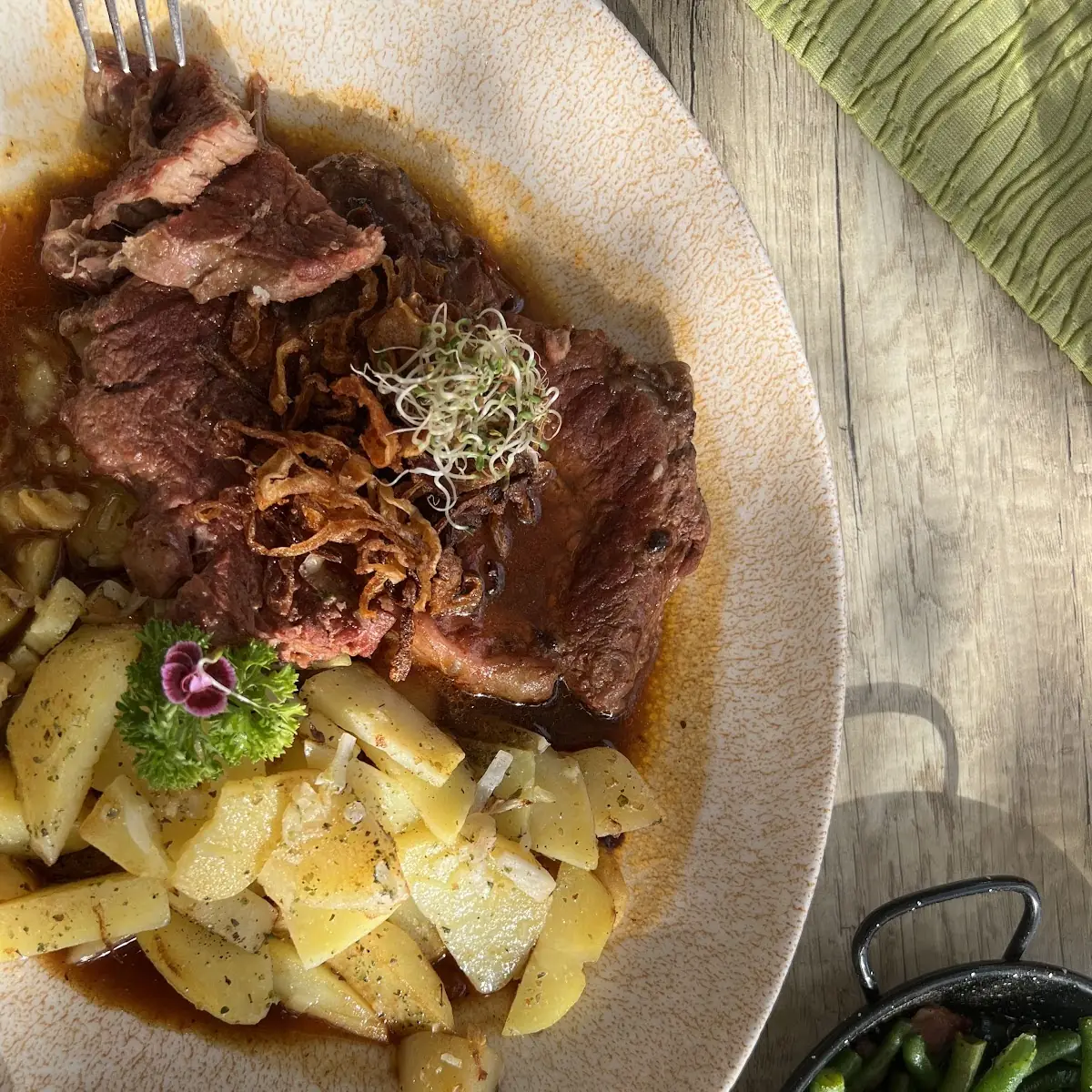 Zwiebelrostbraten Mit Speckbohnen