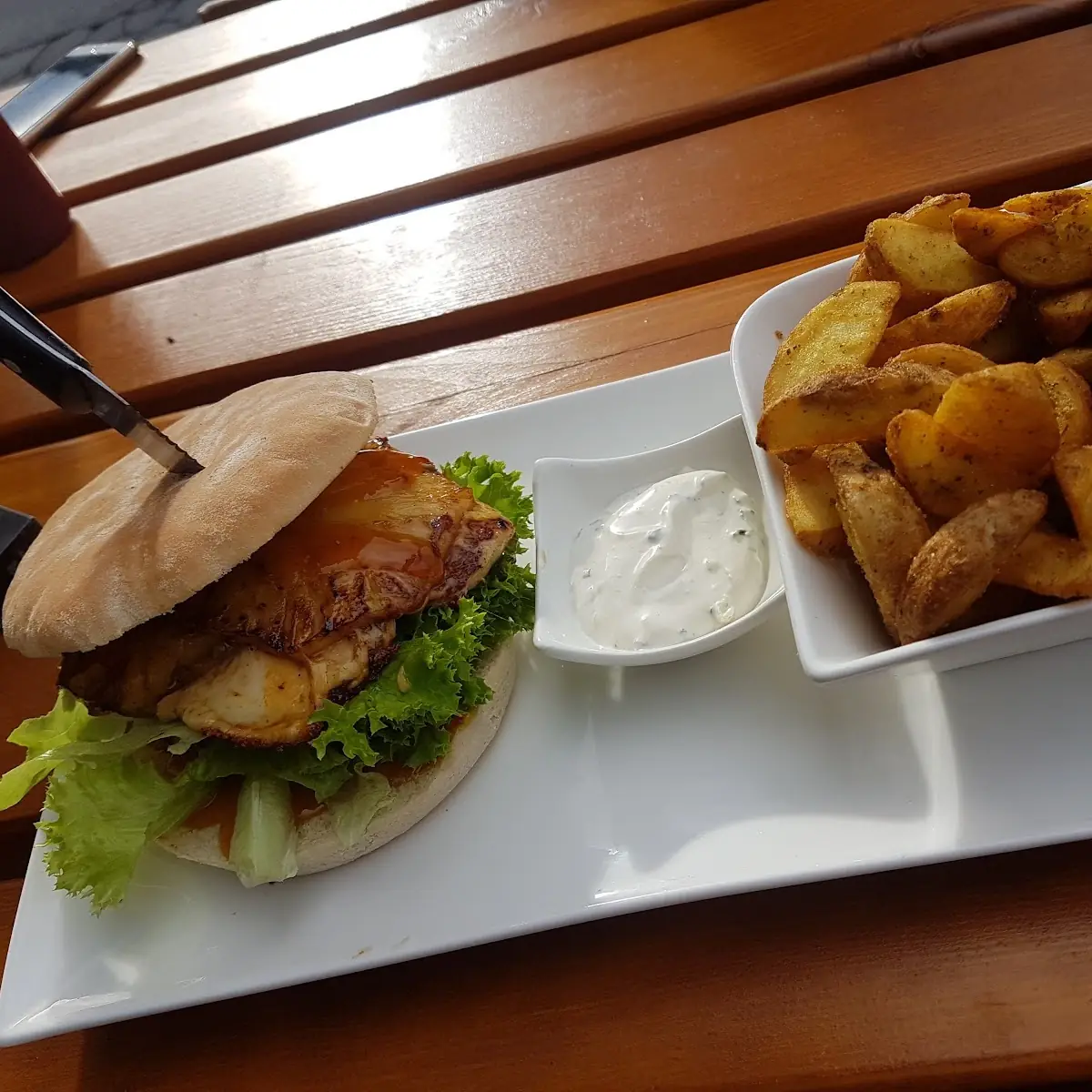Chicken Cheese Deluxe Burger Menü