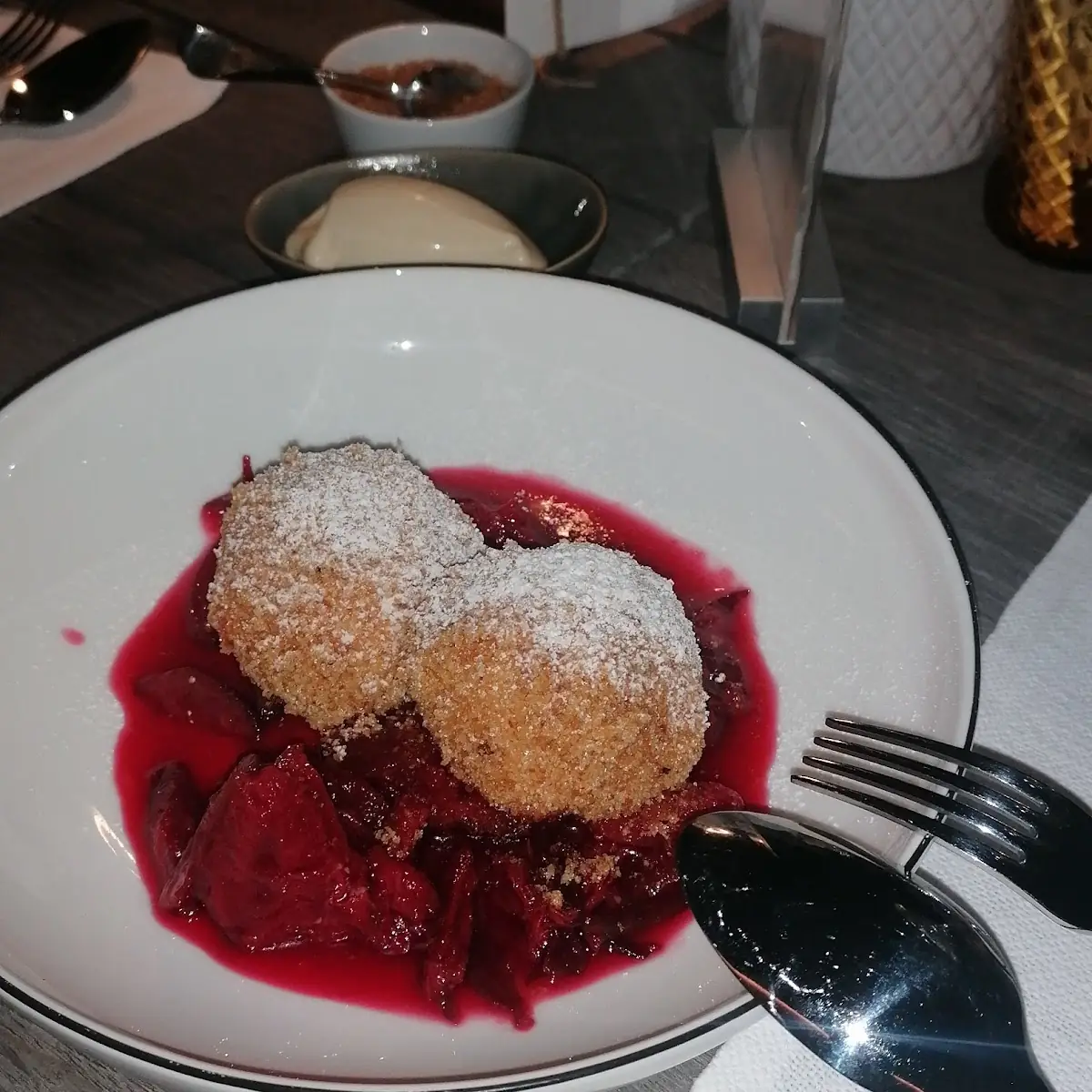 Topfenknödel Mit Beerenröster