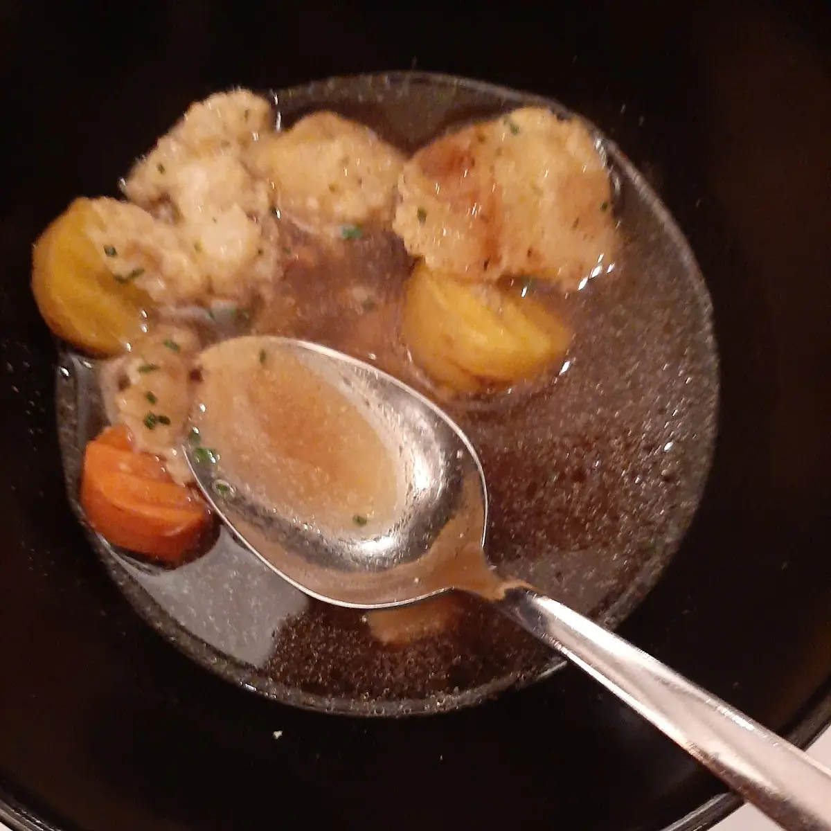 Rindsuppe Mit Kaspressknödel