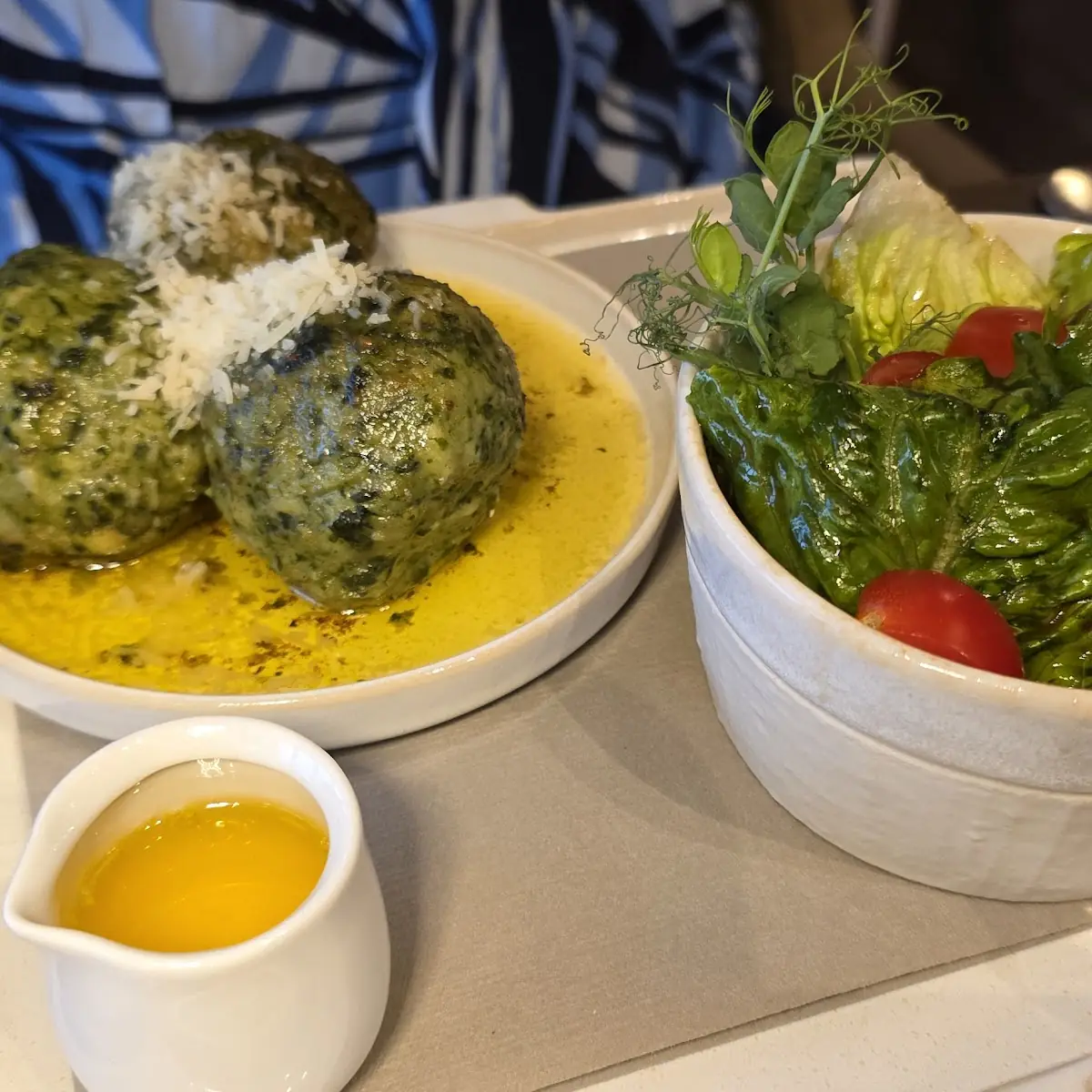 Hausgemachte Spinatknödel