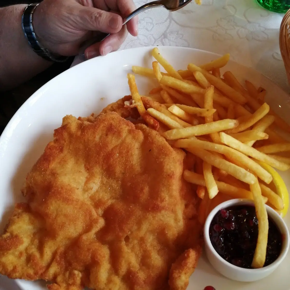 Wiener Schnitzel Mit Pommes
