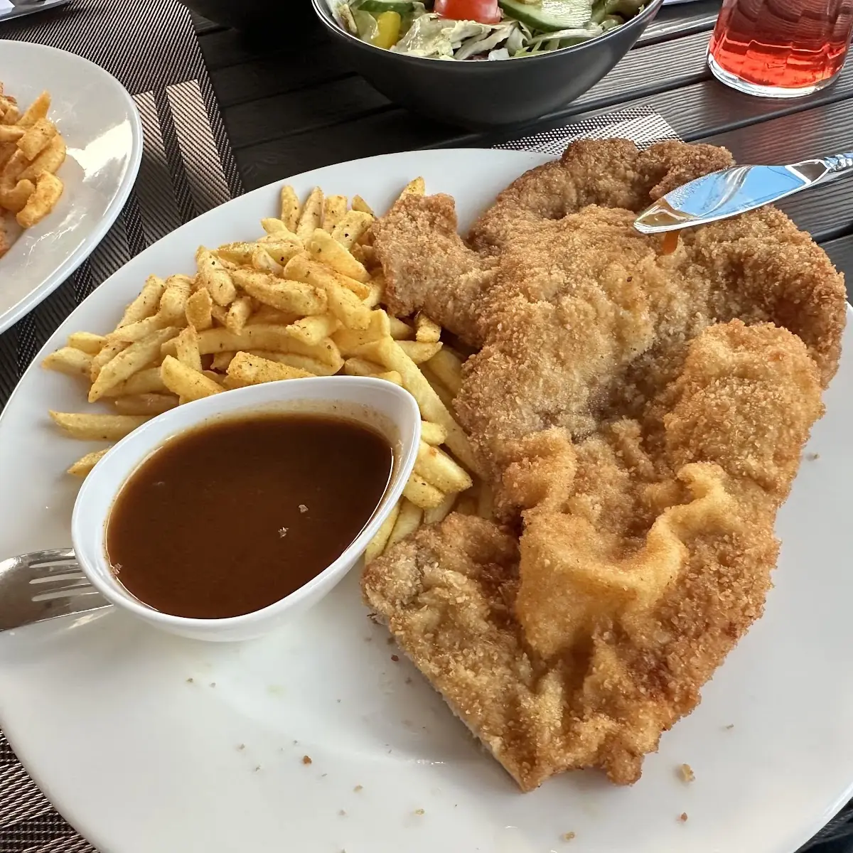 Hausgemachte Schnitzel Mit Pommes
