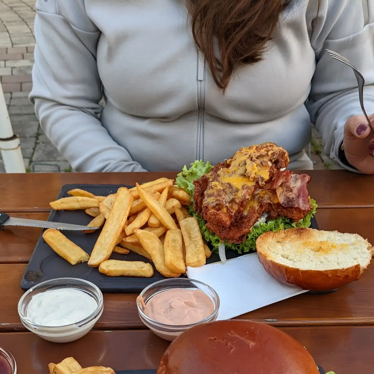 BBQ Burger Mit Steak Fries Und Fried Chicken Burger