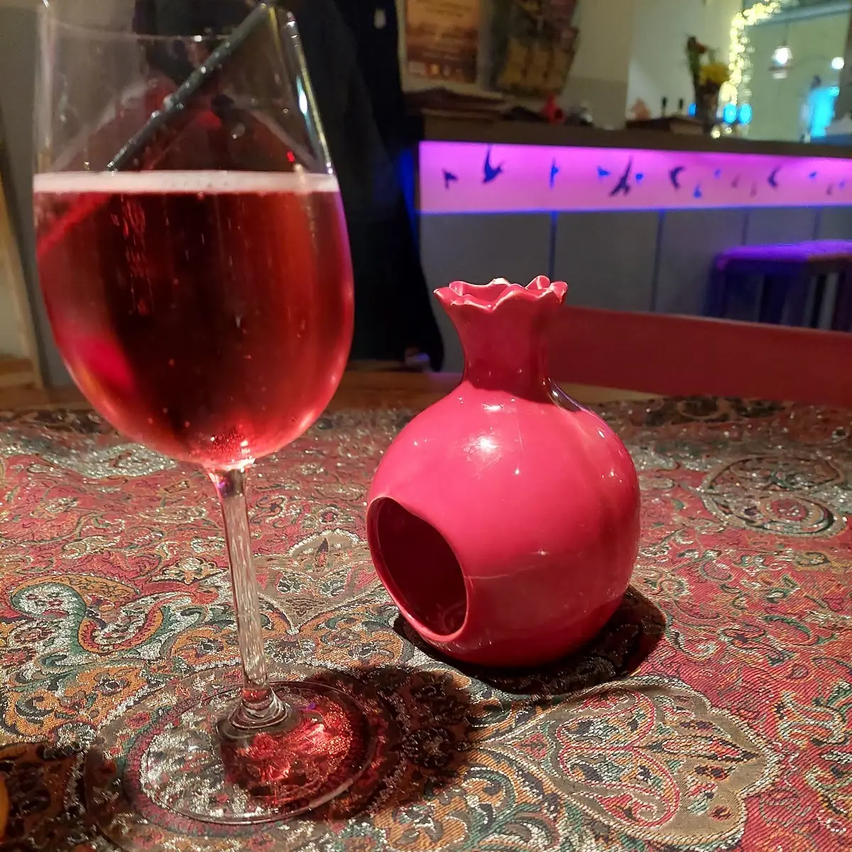 Granatapfelspritzer Und Passende Tischdeko