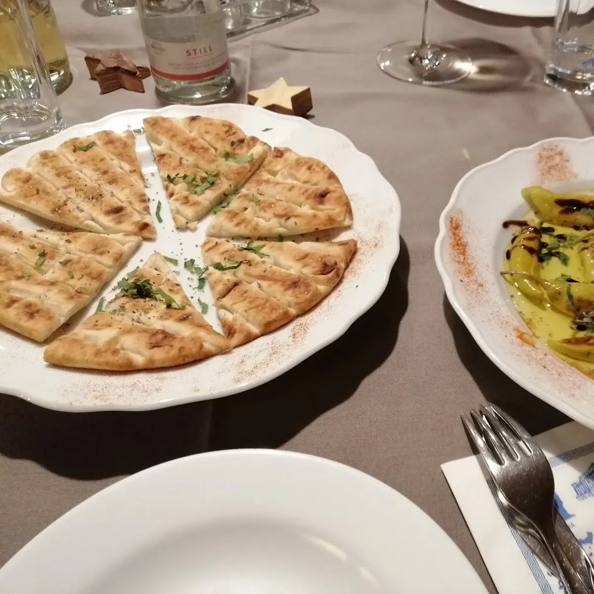 Gegrillte Peperoni Und Knoblauchbrot