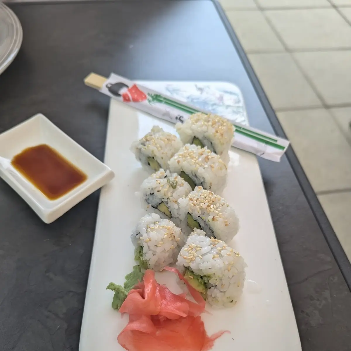 Tofu Bento mit 6 Avocado Maki