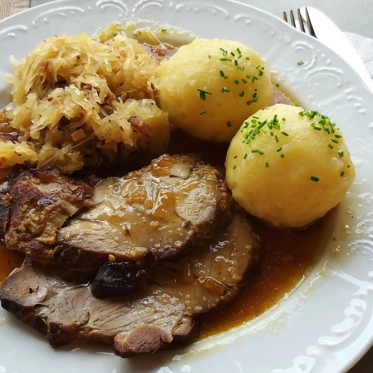 Schweinsbraten Mit Knödel