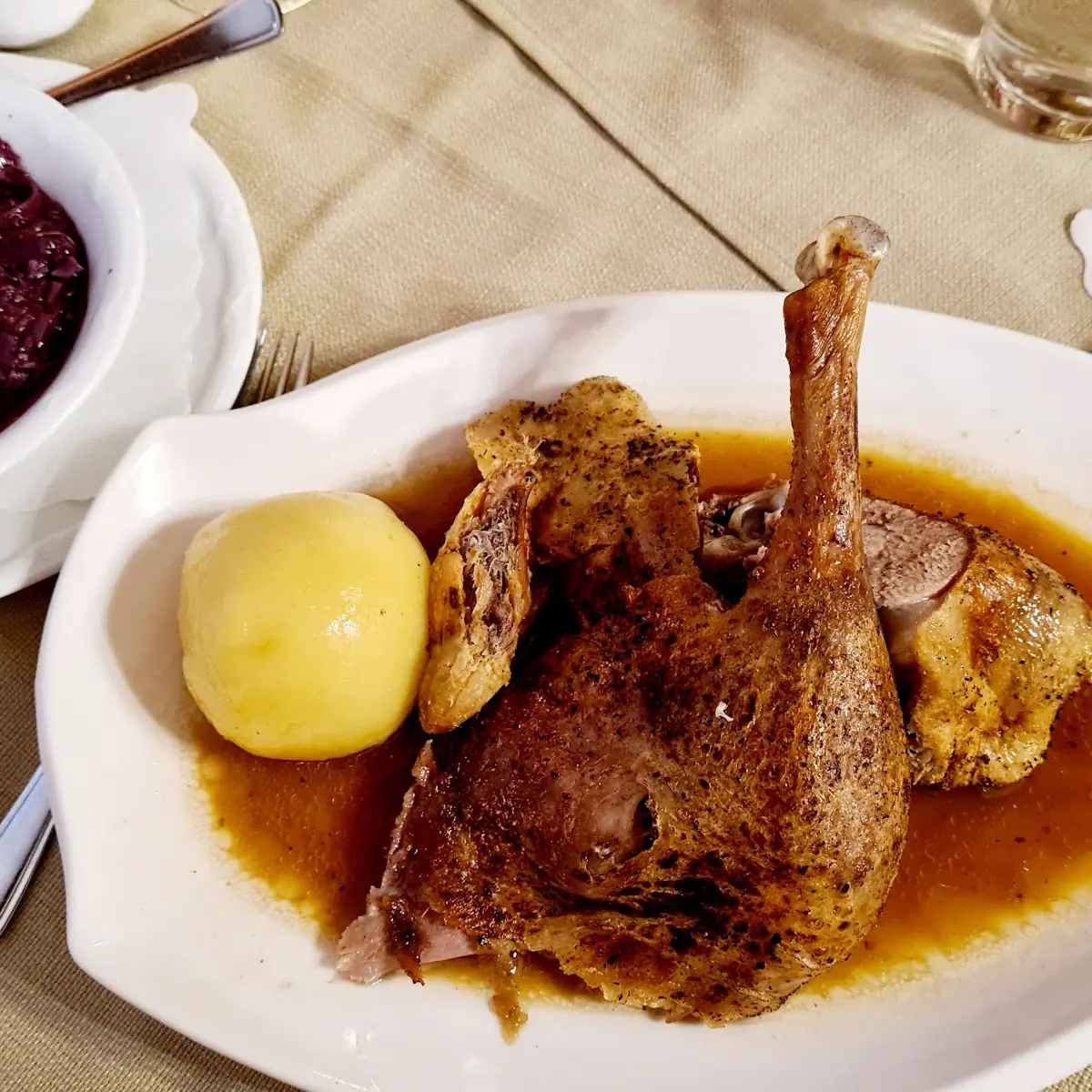 Gansl Mit Rotkraut Und Kartoffelknödel