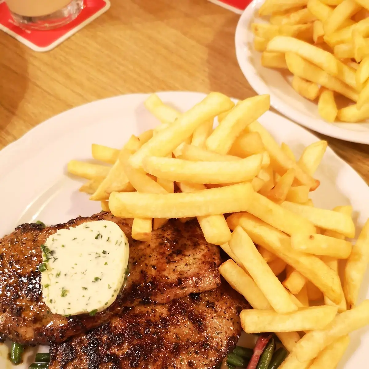 Grill Kotelett Mit Pommes Frites
