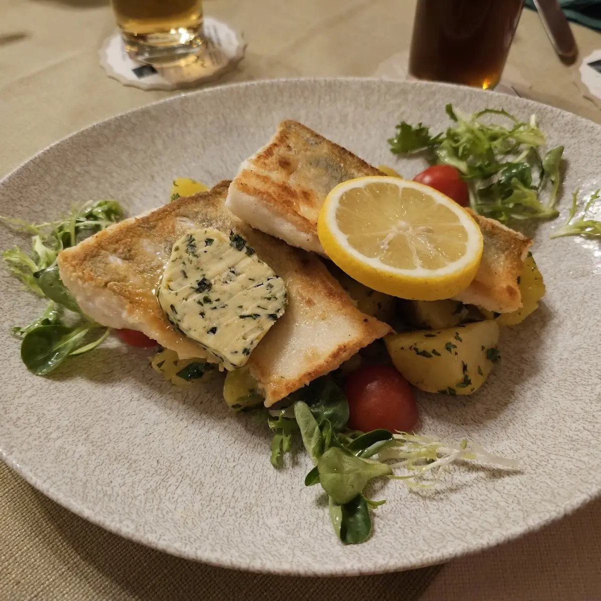 Zander Auf Petersilienkartoffeln