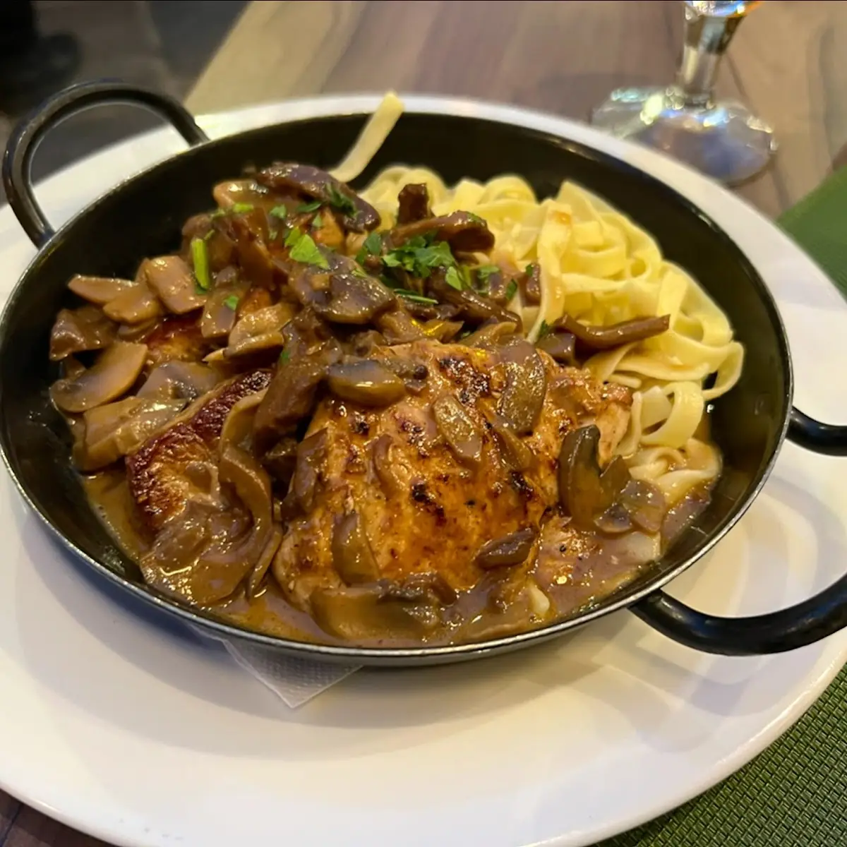 Tagliatelle Ai Funghi E Salsiccia