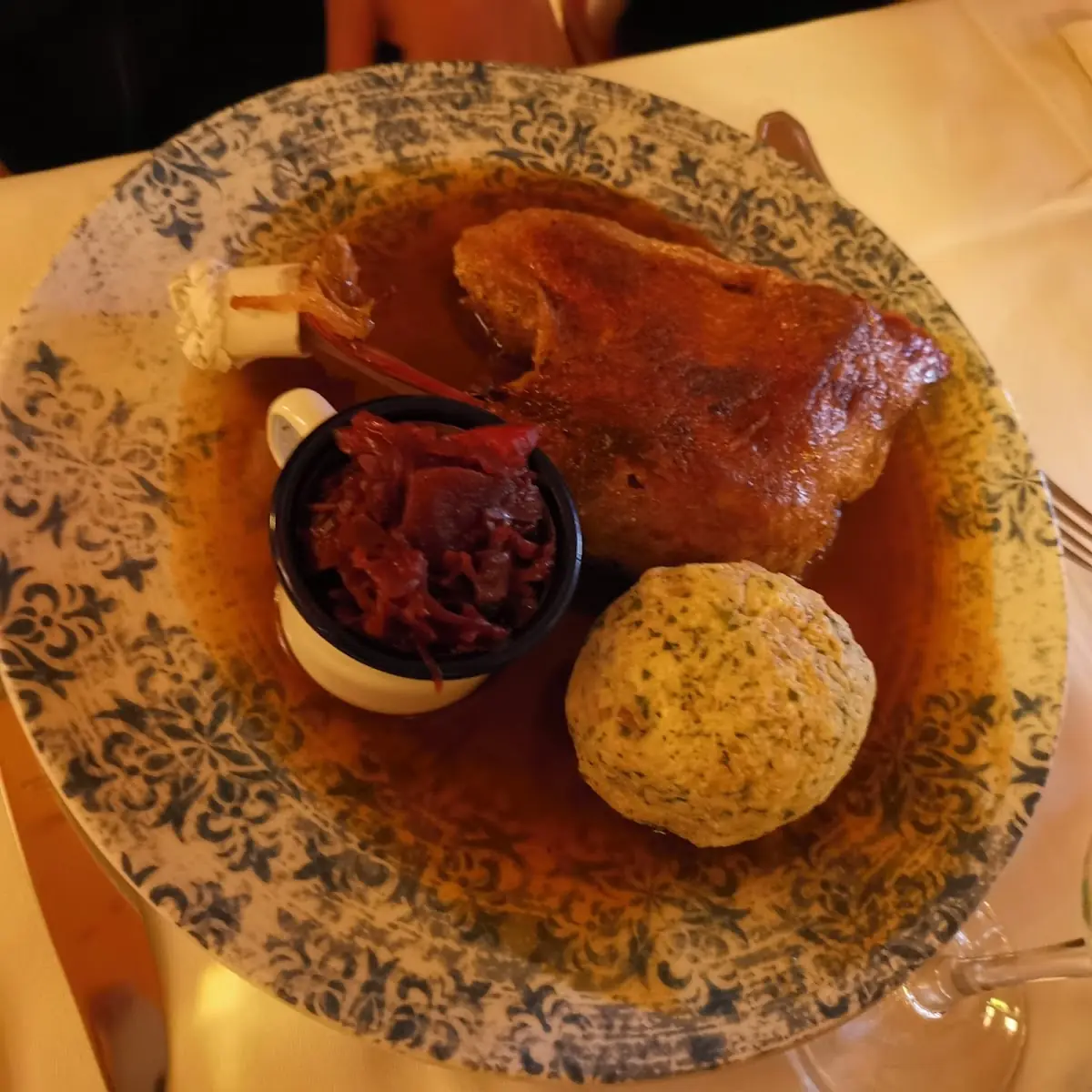 Ente Mit Rotkraut & Knödel