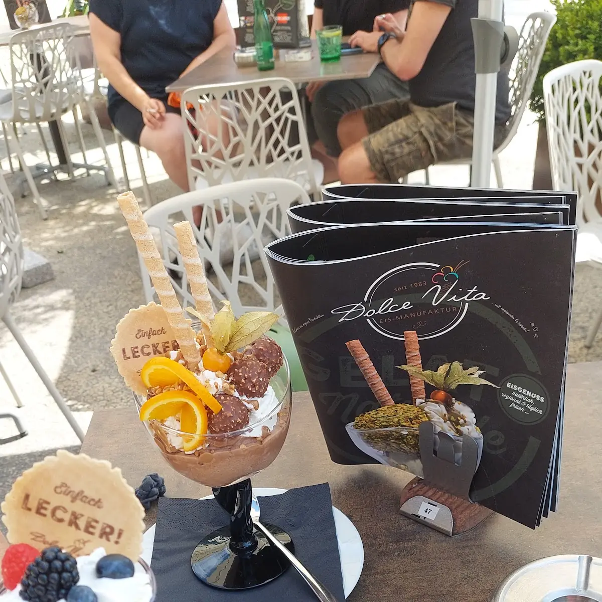 Waldbeerbecher Und Ferrero Rocherbecher
