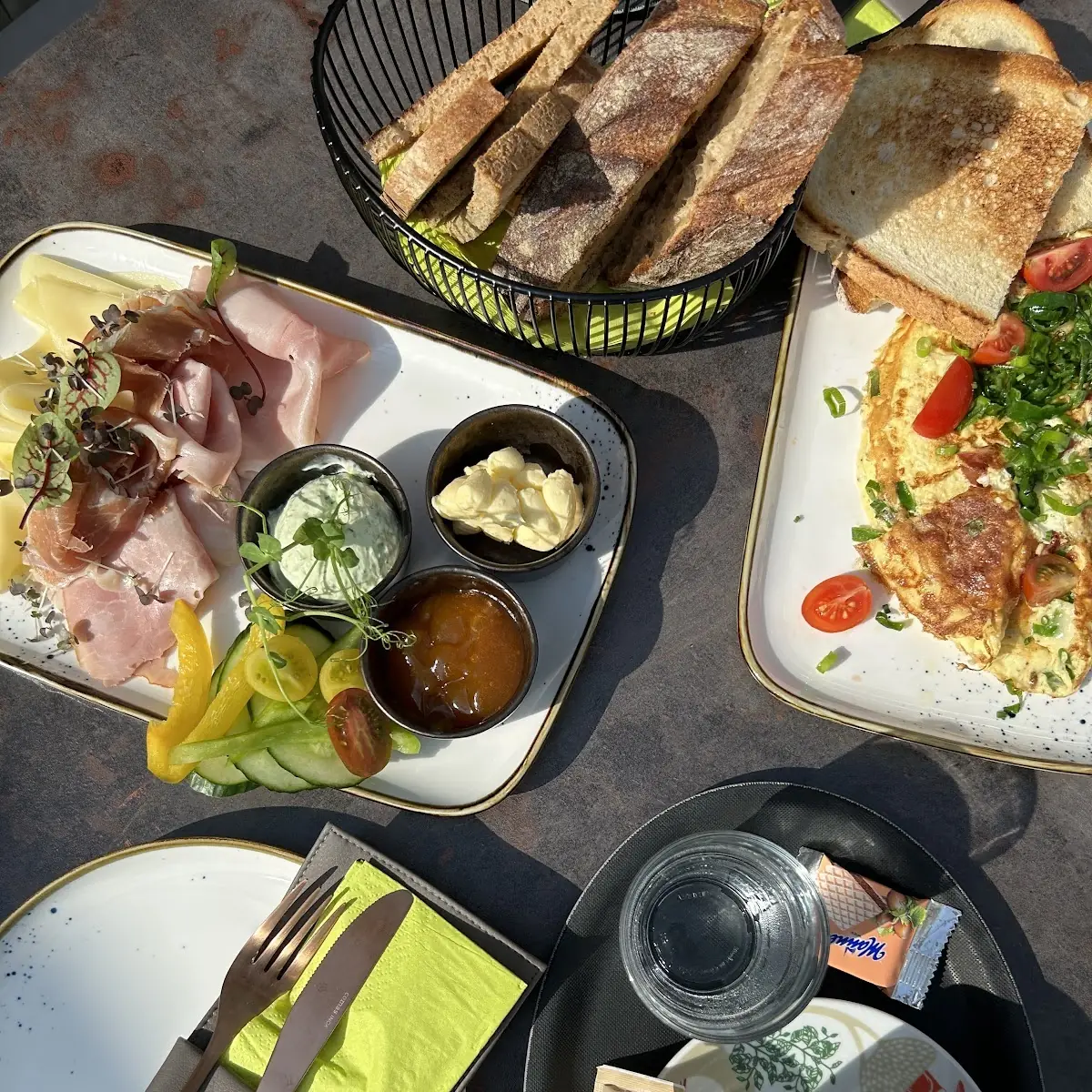 Römer Frühstück Und Viva La Mañana Omlette