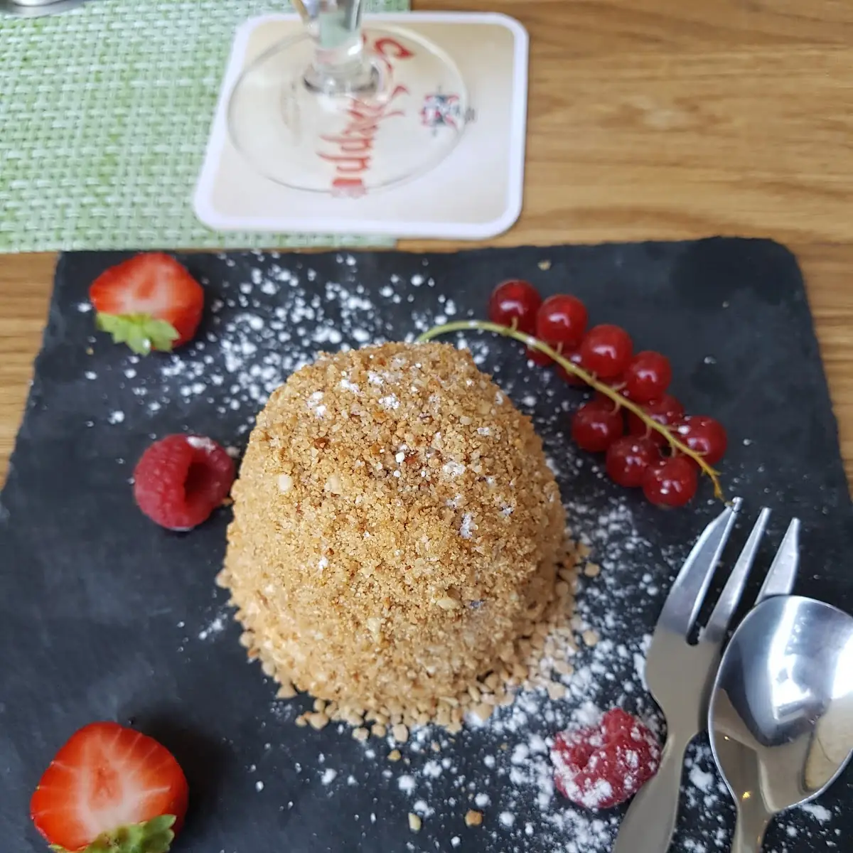 Eis-marillenknödel